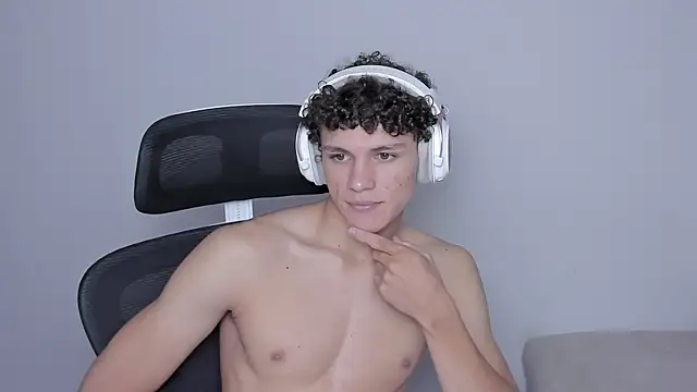 laurent nova online show from October 2025 03:04:01 AM