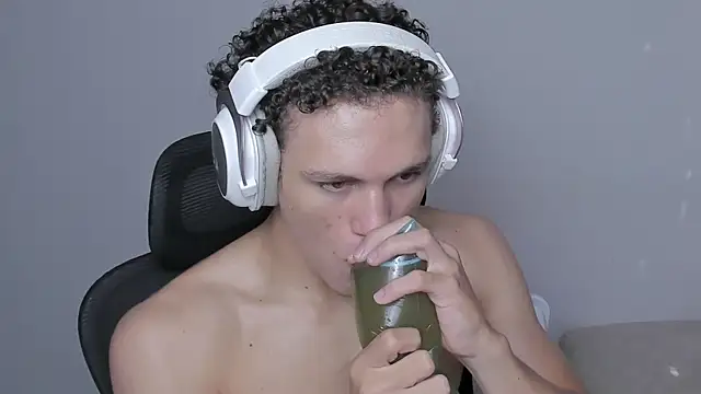 laurent nova online show from October 2025 07:12:01 PM