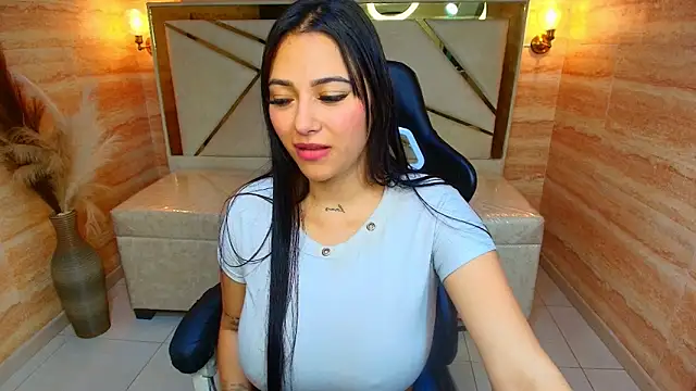 Dakotha v  online show from December 2025 03:33:02 AM