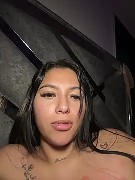 Snapshot of Dakotha_v_ chatting on May 2026 01:56:01 AM Dakotha v online show from May 2026 01:56:01 AM