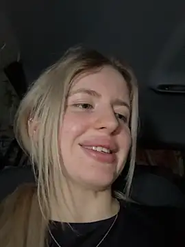 Holly-Glamour online show from April 2026 11:16:02 PM