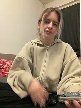 Holly-Glamour online show from May 2026 11:22:01 PM