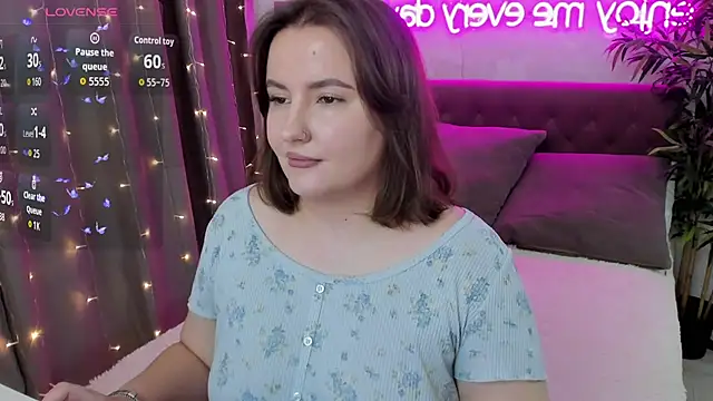 FeralPeach online show from October 2025 05:10:02 AM