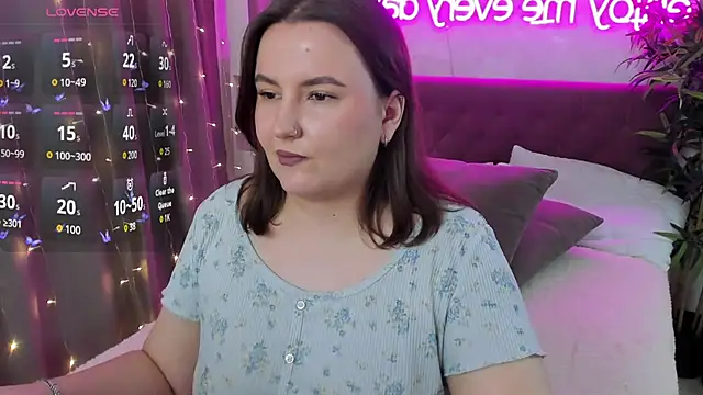 Snapshot of FeralPeach chatting on January 2026 05:22:02 AM FeralPeach online show from January 2026 05:22:02 AM