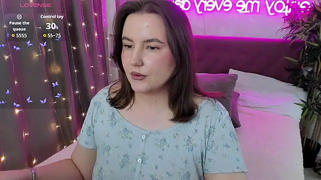 Snapshot of FeralPeach chatting on February 2026 05:39:01 AM FeralPeach online show from February 2026 05:39:01 AM