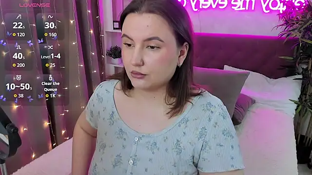 Snapshot of FeralPeach chatting on February 2026 06:07:01 AM FeralPeach online show from February 2026 06:07:01 AM