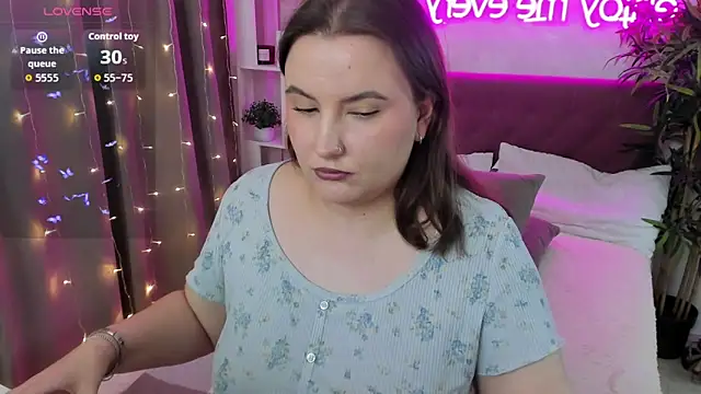 Snapshot of FeralPeach chatting on February 2026 05:22:02 AM FeralPeach online show from February 2026 05:22:02 AM