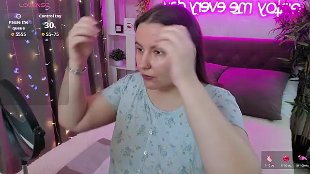 Snapshot of FeralPeach chatting on February 2026 05:04:01 AM FeralPeach online show from February 2026 05:04:01 AM