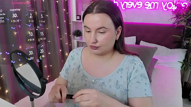 Snapshot of FeralPeach chatting on February 2026 07:48:01 AM FeralPeach online show from February 2026 07:48:01 AM