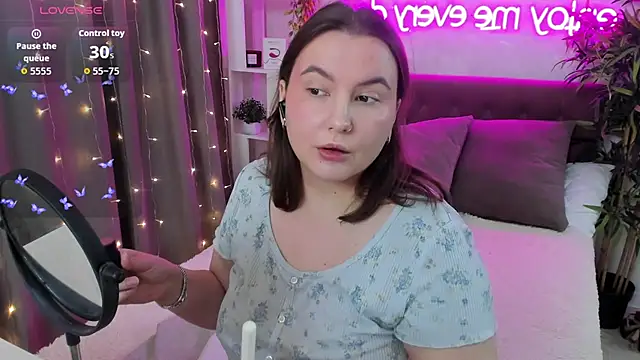 Snapshot of FeralPeach chatting on February 2026 05:48:02 AM FeralPeach online show from February 2026 05:48:02 AM