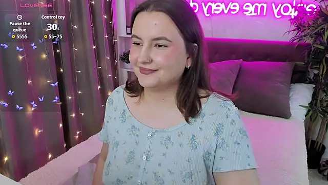 Snapshot of FeralPeach chatting on February 2026 06:26:01 AM FeralPeach online show from February 2026 06:26:01 AM