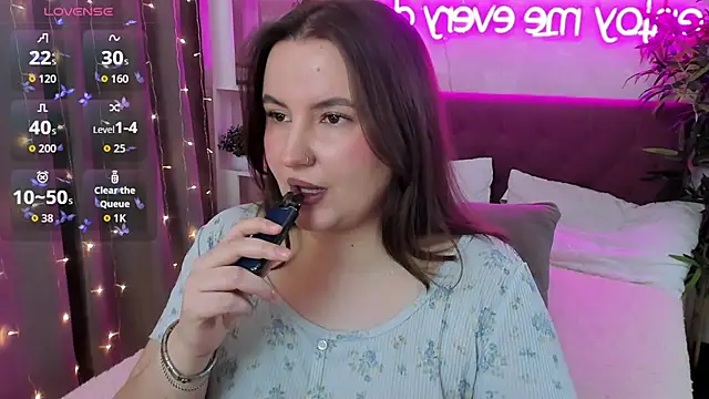 Snapshot of FeralPeach chatting on February 2026 05:30:01 AM FeralPeach online show from February 2026 05:30:01 AM