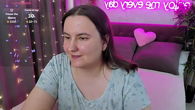 Snapshot of FeralPeach chatting on February 2026 07:29:01 AM FeralPeach online show from February 2026 07:29:01 AM