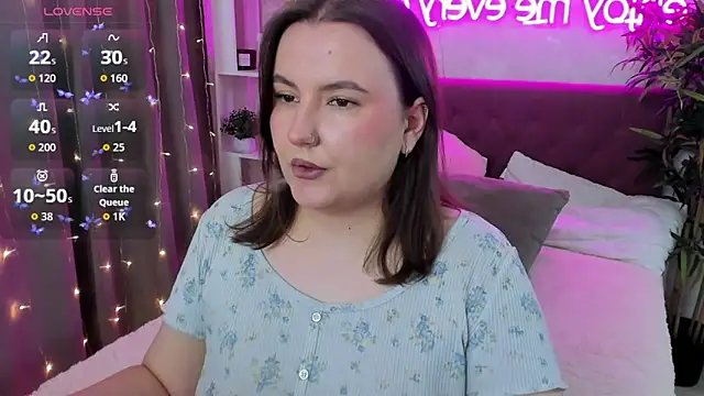 Snapshot of FeralPeach chatting on March 2026 05:09:02 AM FeralPeach online show from March 2026 05:09:02 AM