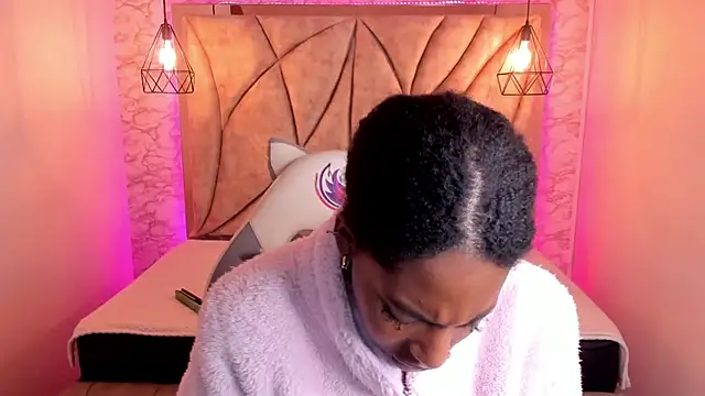 Queen perla  online show from February 2025 12:24:01 PM