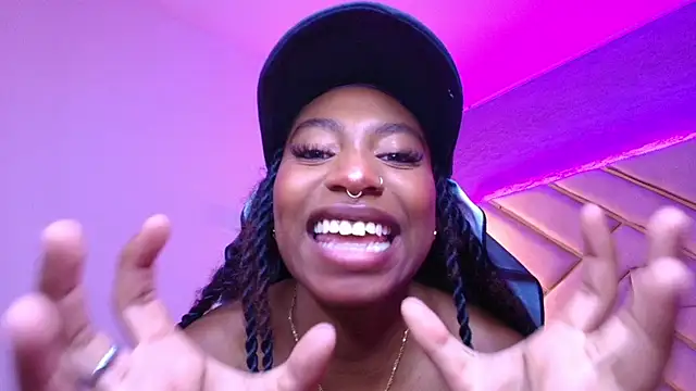 Queen perla  online show from March 2025 03:24:02 PM