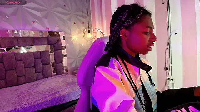 Queen perla  online show from February 2026 06:44:02 PM