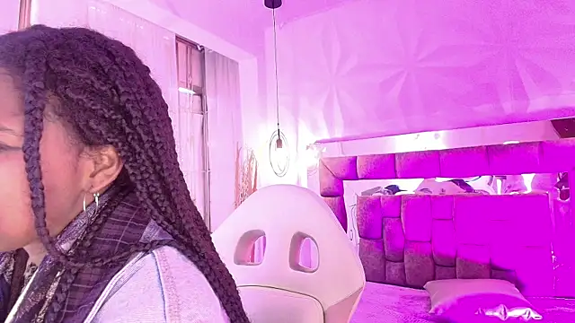 Queen perla  online show from July 2026 12:40:01 PM