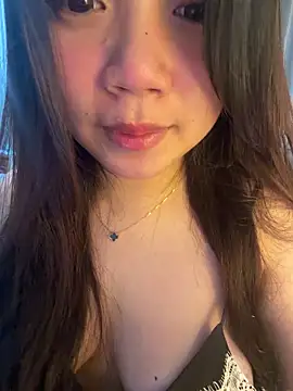 Snapshot of Hotellinh12 chatting on July 2026 04:07:02 PM Hotellinh12 online show from July 2026 04:07:02 PM