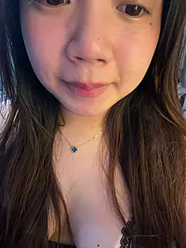 Snapshot of Hotellinh12 chatting on July 2026 04:01:02 PM Hotellinh12 online show from July 2026 04:01:02 PM