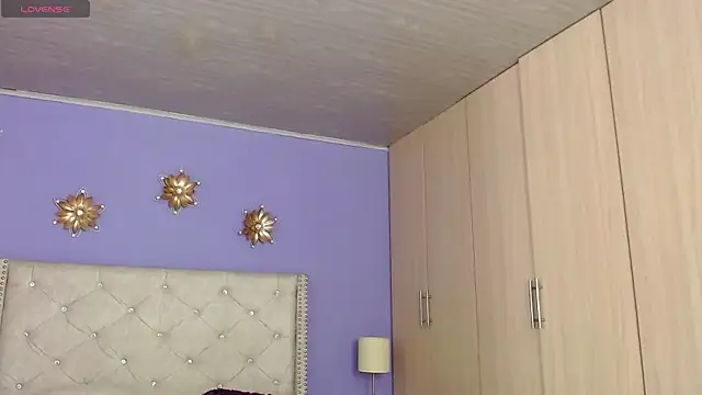 Kim and Mia online show from October 2025 03:09:02 PM