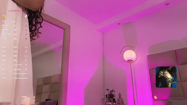 mssjulia online show from January 2025 11:43:01 PM