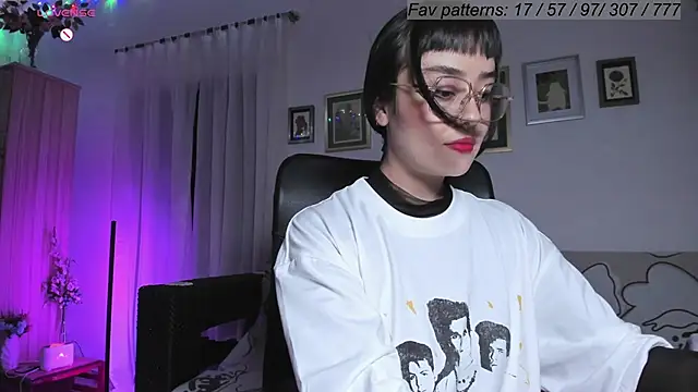 Conlosmichis online show from February 2025 11:01:01 PM