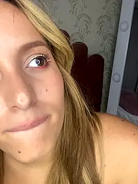 Agnescruzz online show from October 2025 05:24:02 PM