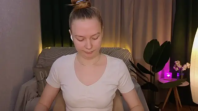 CarolynCohen   online show from March 2025 02:16:01 AM