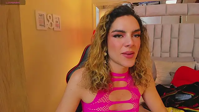 mariiahneedles online show from January 2025 01:19:01 AM