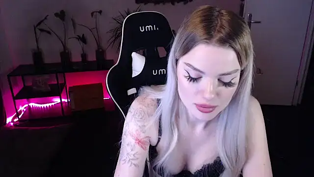 Snapshot of Bunny-Lou chatting on March 2025 12:39:02 AM Bunny-Lou online show from March 2025 12:39:02 AM