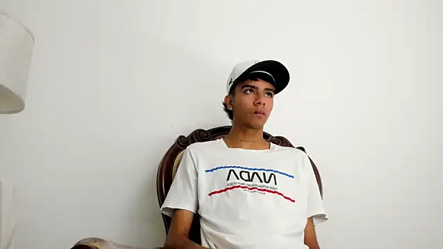 dikey 62 online show from February 2025 08:14:02 PM