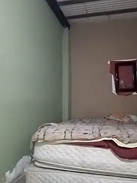 Snapshot of Michellluxo chatting on February 2026 01:37:02 AM Michellluxo online show from February 2026 01:37:02 AM