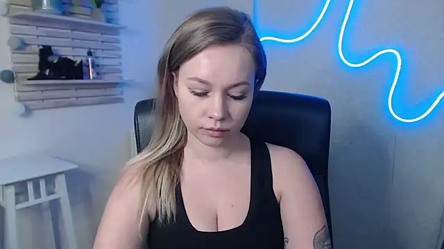 holly xglam online show from January 2025 06:06:01 AM