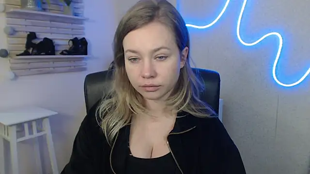 holly xglam online show from February 2025 06:13:02 AM