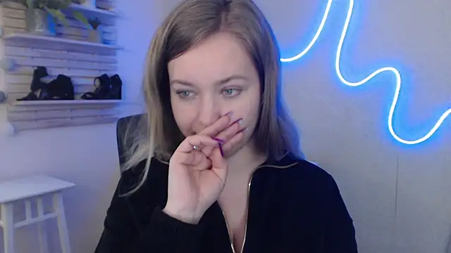 holly xglam online show from February 2025 09:15:01 AM