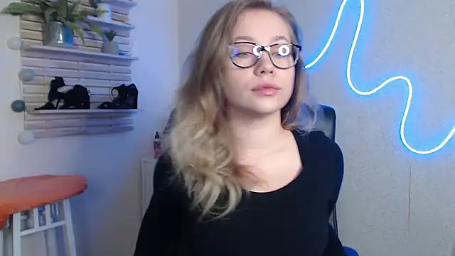 holly xglam online show from February 2025 02:14:01 AM