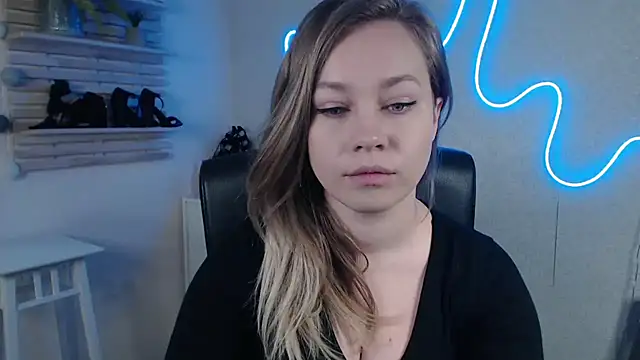 holly xglam online show from February 2025 12:20:01 AM