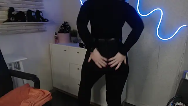 holly xglam online show from February 2025 06:27:02 AM