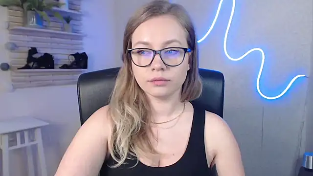 holly xglam online show from March 2025 03:23:02 AM