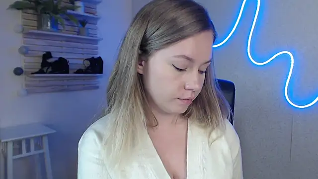 holly xglam online show from March 2025 03:24:01 AM