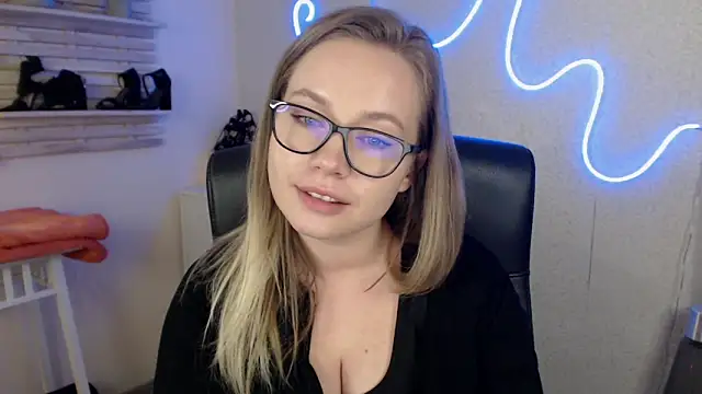 holly xglam online show from March 2025 06:24:02 AM