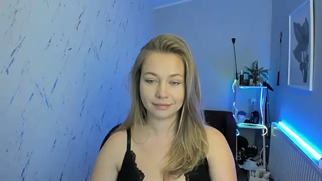 holly xglam online show from September 2025 04:29:02 PM