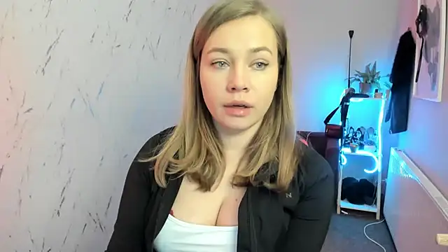 holly xglam online show from February 2026 08:27:01 PM