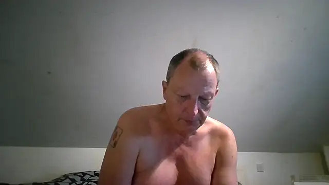 Snapshot of chubbybear2cum chatting on June 2026 04:39:01 AM chubbybear2cum online show from June 2026 04:39:01 AM