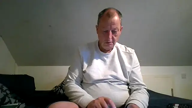 Snapshot of chubbybear2cum chatting on June 2026 02:17:02 PM chubbybear2cum online show from June 2026 02:17:02 PM