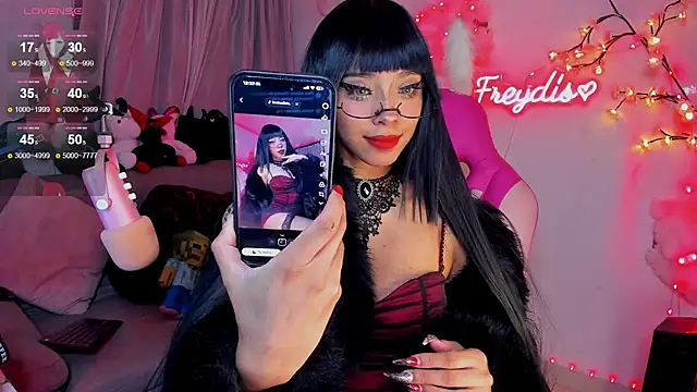 Snapshot of Miss_freydis chatting on May 2026 05:37:01 AM Miss freydis online show from May 2026 05:37:01 AM