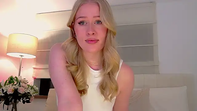 JuliaJaee online show from October 2025 06:34:01 PM