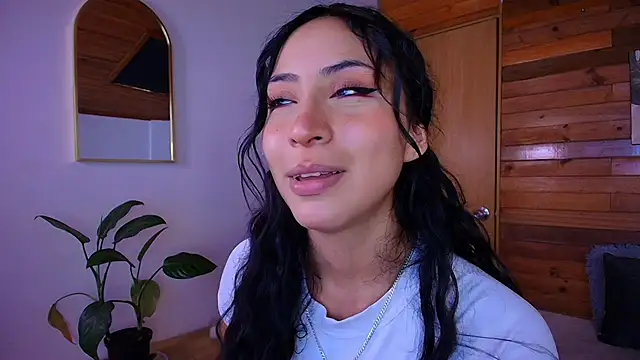 Snapshot of amber_curly chatting on May 2026 05:55:02 PM amber curly online show from May 2026 05:55:02 PM