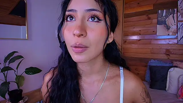 Snapshot of amber_curly chatting on May 2026 06:16:02 PM amber curly online show from May 2026 06:16:02 PM